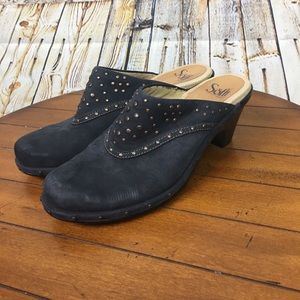 ❌SOLD❌Womens Sofft SZ 7M Navy Suede Clogs Mules